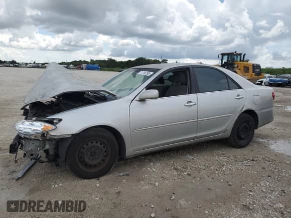 2005 Toyota Camry LE z VIN 4T1BE30K65U080350, wystawiony jako Copart lot #71716765 z przebiegiem 243 325 mil mil oraz Szkoda całkowita • Salvage title. Historia ofert i sprzedaży dostępna na DreamBid. Obrazek 1.