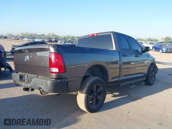 2018 Ram 1500 Express z VIN 1C6RR7FT5JS198871, wystawiony jako IAAI lot #41876526 z przebiegiem 110 805 mil mil oraz . Historia ofert i sprzedaży dostępna na DreamBid. Obrazek 4.