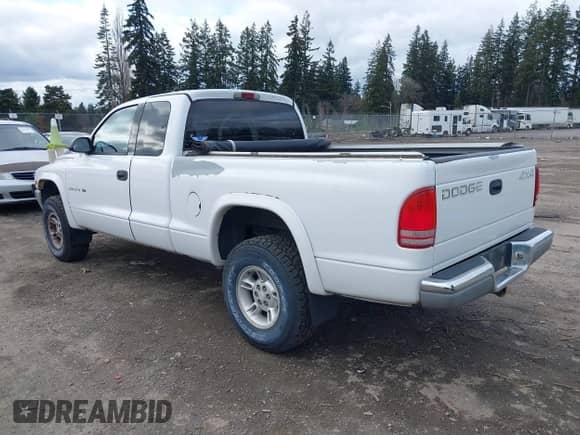 1997 Dodge Dakota z VIN 1B7GG23X5VS242535, wystawiony jako IAAI lot #41608146 z przebiegiem 125 189 mil mil oraz . Historia ofert i sprzedaży dostępna na DreamBid. Obrazek 3.