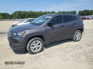 2024 Jeep Compass Sport with VIN 3C4NJDANXRT136124, listed as a Copart auction lot 68913845 with 31,081 mi miles and Salvage title. Bid and sale history available at DreamBid. Image 1.
