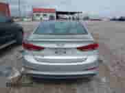 2017 Hyundai Elantra SE z VIN 5NPD74LF0HH150838, wystawiony jako IAAI lot #43274870 z przebiegiem 135 673 mil mil oraz . Historia ofert i sprzedaży dostępna na DreamBid. Obrazek 17.