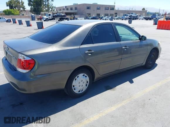 2005 Toyota Camry STD with VIN 4T1BE32K15U989898, listed as a IAAI auction lot 42880938 with 210,464 mi miles and . Bid and sale history available at DreamBid. Image 4.
