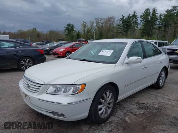 2008 Hyundai Azera Limited with VIN KMHFC46F08A257052, listed as a IAAI auction lot 42202806 with 92,976 mi miles and . Bid and sale history available at DreamBid. Image 2.