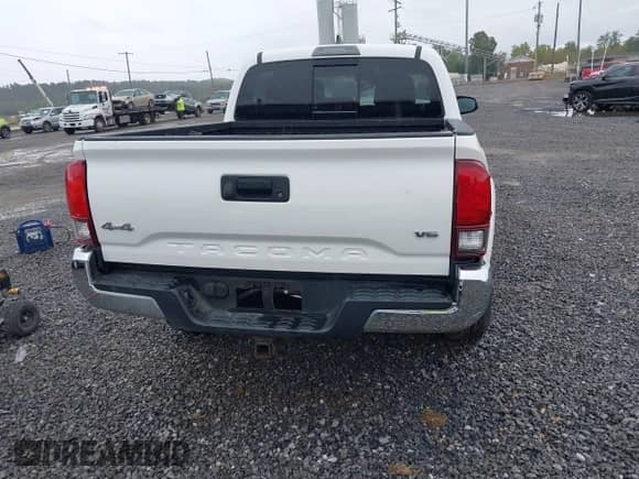 2019 Toyota Tacoma SR with VIN 5TFCZ5AN9KX176923, listed as a IAAI auction lot 43337573 with 106,162 mi miles and . Bid and sale history available at DreamBid. Image 16.