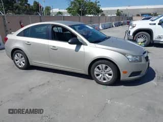 2013 Chevrolet Cruze LS с VIN 1G1PB5SG7D7246162, выставлен на аукционе IAAI как лот 42426843 с пробегом 149 939 миль миль и . История ставок и продаж доступна на DreamBid. Изображение 1.