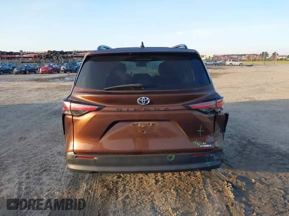 2022 Toyota Sienna XLE z VIN 5TDYRKEC6NS107226, wystawiony jako IAAI lot #42856696 z przebiegiem 137 338 mil mil oraz . Historia ofert i sprzedaży dostępna na DreamBid. Obrazek 16.