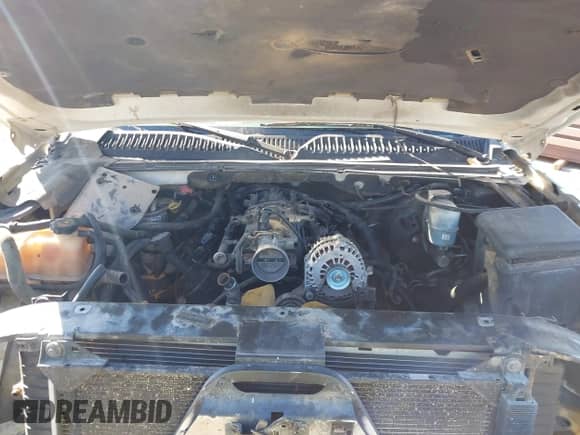 2002 Chevrolet Avalanche с VIN 3GNEK13T32G139542, выставлен на аукционе IAAI как лот 42801357 с пробегом Не указан миль и . История ставок и продаж доступна на DreamBid. Изображение 10.