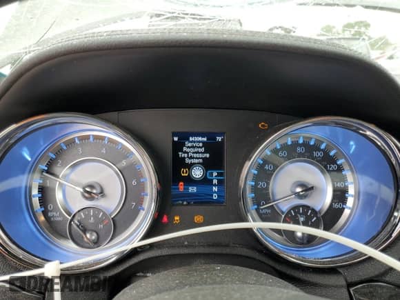 2014 Chrysler 300 C z VIN 2C3CCAKTXEH265050, wystawiony jako Copart lot #70564885 z przebiegiem 84 306 mil mil oraz Czysty tytuł • Clean title. Historia ofert i sprzedaży dostępna na DreamBid. Obrazek 9.