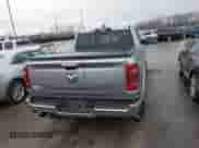 2022 Ram 1500 Longhorn z VIN 1C6SRFKT8NN192598, wystawiony jako IAAI lot #41645164 z przebiegiem 48 890 mil mil oraz . Historia ofert i sprzedaży dostępna na DreamBid. Obrazek 16.