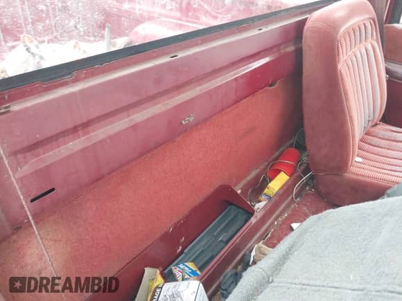 1990 GMC Sierra 1500 с VIN 1GTDK14K9LZ556790, выставлен на аукционе IAAI как лот 41941881 с пробегом 185 448 миль миль и . История ставок и продаж доступна на DreamBid. Изображение 8.