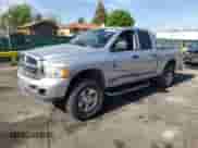 2005 Dodge 2500 SLT z VIN 1D7KS28D85J561964, wystawiony jako Copart lot #57527555 z przebiegiem 156 440 mil mil oraz Szkoda całkowita • Salvage title. Historia ofert i sprzedaży dostępna na DreamBid. Obrazek 1.