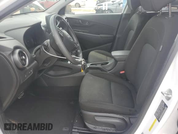 2022 Hyundai Kona SEL z VIN KM8K62AB8NU905598, wystawiony jako Copart lot #68595645 z przebiegiem 36 923 mil mil oraz Nie do naprawy • Non repairable. Historia ofert i sprzedaży dostępna na DreamBid. Obrazek 7.