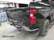 2024 Chevrolet Silverado 1500 Custom z VIN 1GCPABEKXRZ193445, wystawiony jako IAAI lot #43240442 z przebiegiem 26 813 mil mil oraz . Historia ofert i sprzedaży dostępna na DreamBid. Obrazek 17.