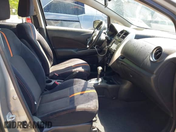 2015 Nissan Note SV z VIN 3N1CE2CP3FL434396, wystawiony jako IAAI lot #42159133 z przebiegiem 79 073 mil mil oraz . Historia ofert i sprzedaży dostępna na DreamBid. Obrazek 5.