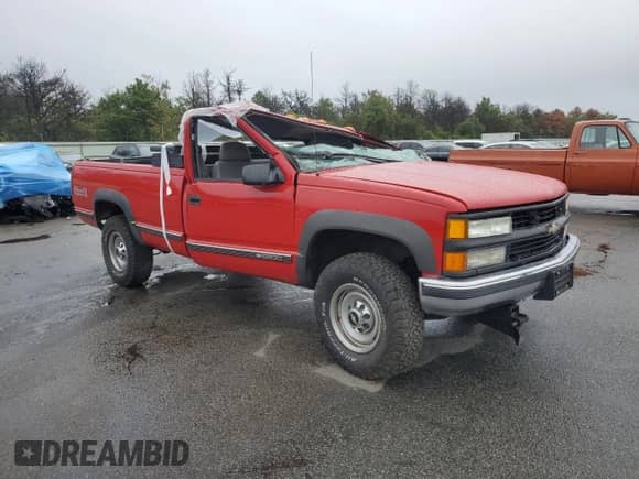 2000 Chevrolet Silverado 2500 with VIN 1GCGK24R8YR124487, listed as a Copart auction lot 81402315 with 133,292 mi miles and Salvage title. Bid and sale history available at DreamBid. Image 4.