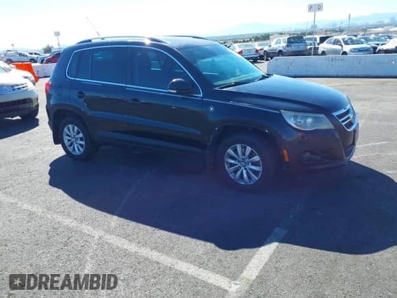 2011 Volkswagen Tiguan S с VIN WVGAV7AX5BW510883, выставлен на аукционе IAAI как лот 43397371 с пробегом 171 071 миль миль и . История ставок и продаж доступна на DreamBid. Изображение 12.