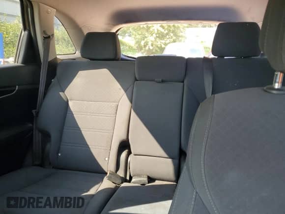 2017 Kia Sorento LX z VIN 5XYPG4A30HG190558, wystawiony jako Copart lot #70914445 z przebiegiem 131 177 mil mil oraz Czysty tytuł • Clean title. Historia ofert i sprzedaży dostępna na DreamBid. Obrazek 10.