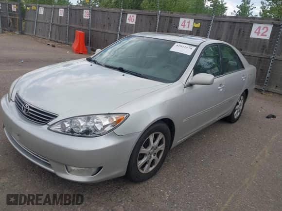 2005 Toyota Camry LE with VIN 4T1BF30K95U618598, listed as a IAAI auction lot 42912178 with 142,880 mi miles and . Bid and sale history available at DreamBid. Image 2.