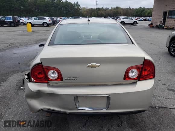 2010 Chevrolet Malibu 1LS с VIN 1G1ZB5EB2AF114226, выставлен на аукционе Copart как лот 84880955 с пробегом 121 293 миль миль и Списание • Salvage title. История ставок и продаж доступна на DreamBid. Изображение 6.
