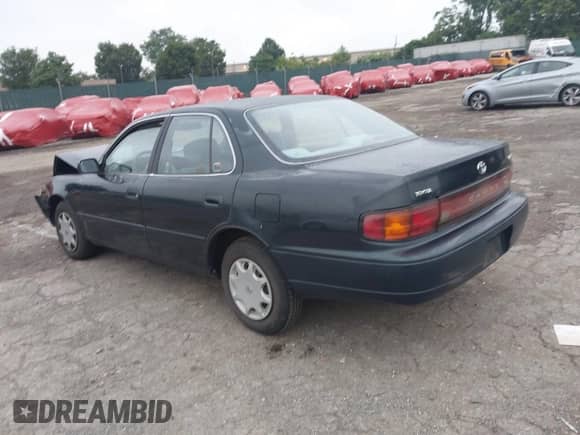 1993 Toyota Camry LE z VIN 4T1SK12E2PU176189, wystawiony jako IAAI lot #42711266 z przebiegiem 141 263 mil mil oraz . Historia ofert i sprzedaży dostępna na DreamBid. Obrazek 3.
