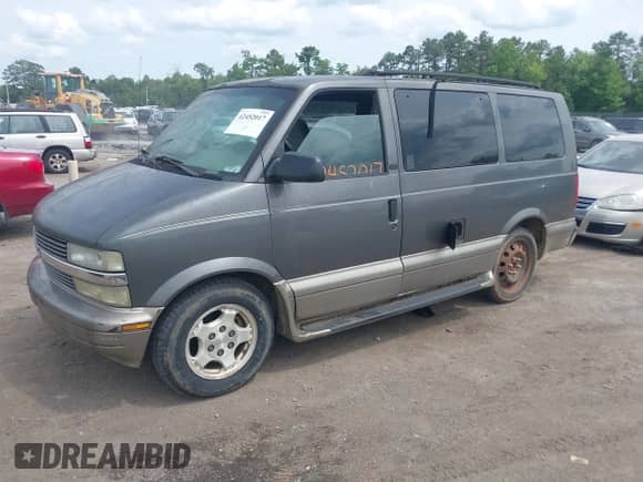 2004 Chevrolet Astro with VIN 1GNEL19XX4B108761, listed as a IAAI auction lot 42452017 with 208,401 mi miles and . Bid and sale history available at DreamBid. Image 2.
