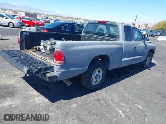 1999 Dodge Dakota SLT с VIN 1B7GL22X7XS220665, выставлен на аукционе IAAI как лот 41820536 с пробегом Не указан миль и . История ставок и продаж доступна на DreamBid. Изображение 4.