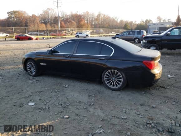 2011 BMW 7 Series 740Li с VIN WBAKB4C53BC392519, выставлен на аукционе Copart как лот 41449605 с пробегом 71 670 миль миль и На запчасти • Non repairable. История ставок и продаж доступна на DreamBid. Изображение 2.