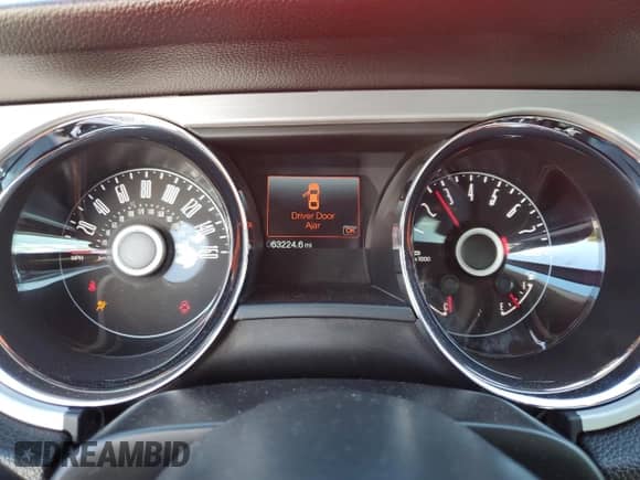 2014 Ford Mustang Premium с VIN 1ZVBP8AM0E5325193, выставлен на аукционе Copart как лот 82513965 с пробегом 63 224 миль миль и Списание • Salvage title. История ставок и продаж доступна на DreamBid. Изображение 9.