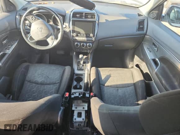 2021 Mitsubishi Outlander SE z VIN JA4APVAUXMU015757, wystawiony jako Copart lot #85944485 z przebiegiem 106 985 mil mil oraz Szkoda całkowita • Salvage title. Historia ofert i sprzedaży dostępna na DreamBid. Obrazek 8.