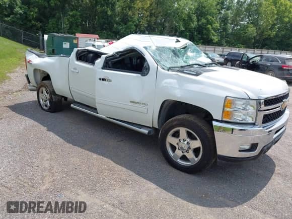 2013 Chevrolet Silverado 2500HD LTZ z VIN 1GC1KYC85DF160067, wystawiony jako IAAI lot #42347941 z przebiegiem 206 913 mil mil oraz . Historia ofert i sprzedaży dostępna na DreamBid. Obrazek 1.