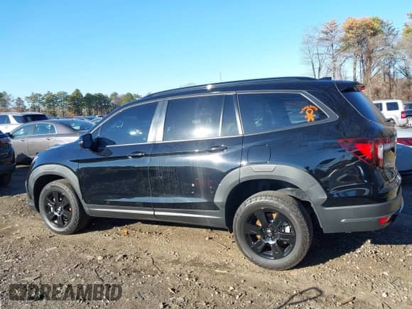 2022 Honda Pilot TrailSport with VIN 5FNYF6H86NB079584, listed as a IAAI auction lot 41099964 with 17,343 mi miles and . Bid and sale history available at DreamBid. Image 13.