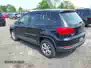 2013 Volkswagen Tiguan SE z VIN WVGAV3AX0DW621305, wystawiony jako IAAI lot #42249707 z przebiegiem 139 500 mil mil oraz . Historia ofert i sprzedaży dostępna na DreamBid. Obrazek 3.