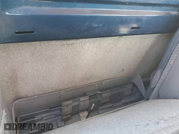 1998 Chevrolet Silverado 1500 with VIN 1GCEC14RXWZ128004, listed as a Copart auction lot 86500705 with 204,630 mi miles and Salvage title. Bid and sale history available at DreamBid. Image 10.