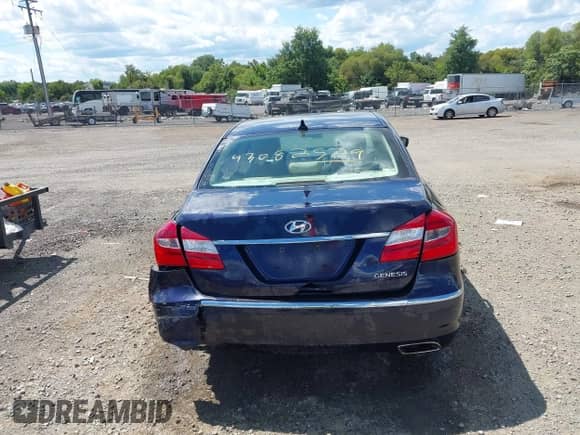 2012 Hyundai Genesis 3.8L с VIN KMHGC4DD8CU173851, выставлен на аукционе IAAI как лот 43082529 с пробегом 150 987 миль миль и . История ставок и продаж доступна на DreamBid. Изображение 17.