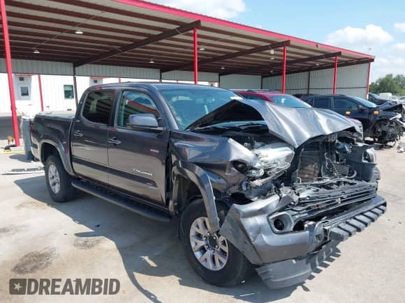 2016 Toyota Tacoma SR z VIN 5TFCZ5AN4GX041016, wystawiony jako IAAI lot #43053173 z przebiegiem 106 900 mil mil oraz . Historia ofert i sprzedaży dostępna na DreamBid. Obrazek 1.