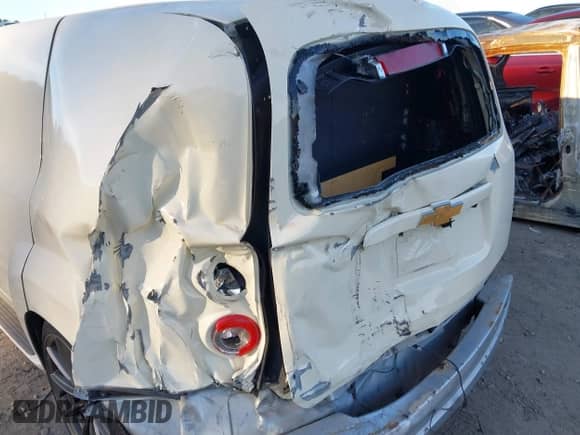 2010 Chevrolet HHR LS с VIN 3GCAAADB2AS588321, выставлен на аукционе IAAI как лот 41466603 с пробегом 223 301 миль миль и . История ставок и продаж доступна на DreamBid. Изображение 6.