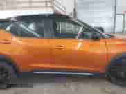2024 Nissan Kicks SR с VIN 3N1CP5DV2RL499611, выставлен на аукционе IAAI как лот 43070754 с пробегом 10 212 миль миль и . История ставок и продаж доступна на DreamBid. Изображение 13.