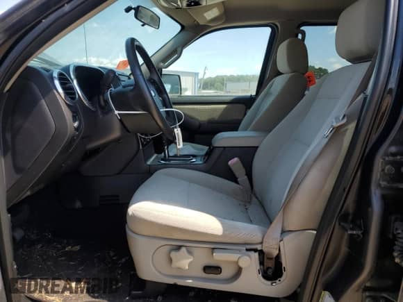 2008 Ford Explorer XLT z VIN 1FMEU63E18UA92885, wystawiony jako Copart lot #71857385 z przebiegiem 136 390 mil mil oraz Czysty tytuł • Clean title. Historia ofert i sprzedaży dostępna na DreamBid. Obrazek 7.