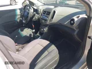 2012 Chevrolet Sonic LT с VIN 1G1JD6SB4C4166358, выставлен на аукционе IAAI как лот 42499066 с пробегом 127 968 миль миль и . История ставок и продаж доступна на DreamBid. Изображение 5.