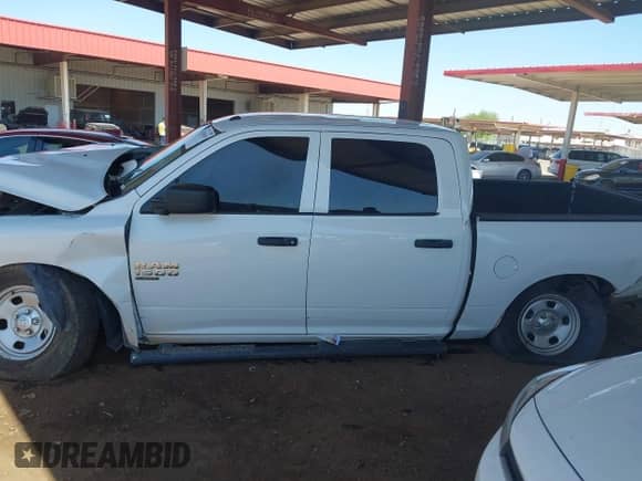 2020 Ram 1500 Tradesman z VIN 3C6RR7KG8LG253820, wystawiony jako IAAI lot #42830659 z przebiegiem 136 913 mil mil oraz . Historia ofert i sprzedaży dostępna na DreamBid. Obrazek 14.