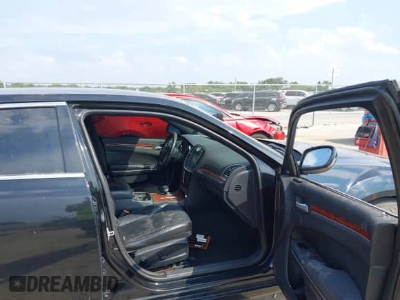 2012 Chrysler 300 Limited с VIN 2C3CCACG9CH198228, выставлен на аукционе IAAI как лот 43253597 с пробегом 196 276 миль миль и . История ставок и продаж доступна на DreamBid. Изображение 5.