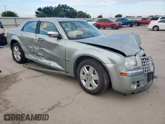 2006 Chrysler 300 C с VIN 2C3KK63H96H413261, выставлен на аукционе Copart как лот 61877445 с пробегом 150 433 миль миль и Списание • Salvage title. История ставок и продаж доступна на DreamBid. Изображение 4.