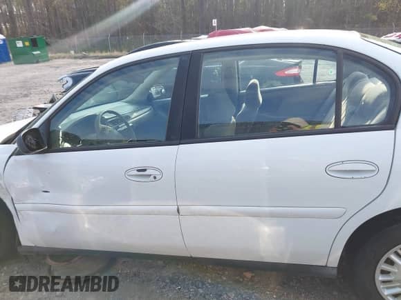 2004 Chevrolet Malibu Classic z VIN 1G1ND52F04M655324, wystawiony jako IAAI lot #41840800 z przebiegiem 230 074 mil mil oraz . Historia ofert i sprzedaży dostępna na DreamBid. Obrazek 15.