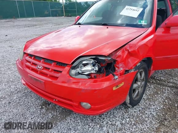 2003 Hyundai Accent GL z VIN KMHCG35CX3U247788, wystawiony jako IAAI lot #42254692 z przebiegiem 89 560 mil mil oraz . Historia ofert i sprzedaży dostępna na DreamBid. Obrazek 6.