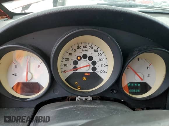 2008 Dodge Caliber SE with VIN 1B3HB28B68D585512, listed as a Copart auction lot 70147855 with 133,636 mi miles and Salvage title. Bid and sale history available at DreamBid. Image 9.
