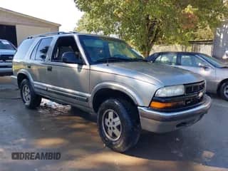 2000 Chevrolet Blazer LT with VIN 1GNDT13W1Y2232175, listed as a IAAI auction lot 43492804 with 210,604 mi miles and . Bid and sale history available at DreamBid. Image 1.