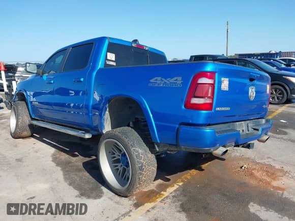2020 Ram 1500 Laramie z VIN 1C6SRFJT7LN398476, wystawiony jako IAAI lot #42861270 z przebiegiem 91 487 mil mil oraz . Historia ofert i sprzedaży dostępna na DreamBid. Obrazek 3.