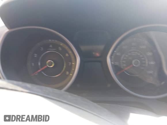 2013 Hyundai Elantra GLS с VIN 5NPDH4AE9DH445695, выставлен на аукционе IAAI как лот 42568602 с пробегом Не указан миль и . История ставок и продаж доступна на DreamBid. Изображение 7.