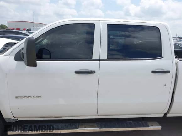 2015 Chevrolet Silverado 2500HD Work Truck z VIN 1GC1KUEG2FF175111, wystawiony jako IAAI lot #42463097 z przebiegiem 245 542 mil mil oraz . Historia ofert i sprzedaży dostępna na DreamBid. Obrazek 14.