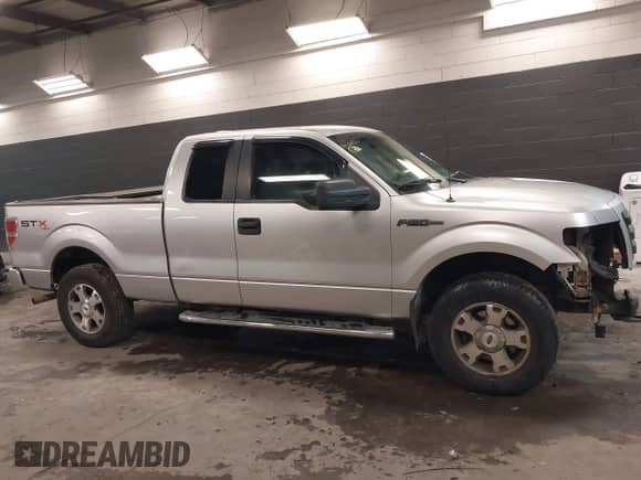 2010 Ford F-150 XL z VIN 1FTEX1EW8AFC67521, wystawiony jako IAAI lot #41408030 z przebiegiem 137 121 mil mil oraz . Historia ofert i sprzedaży dostępna na DreamBid. Obrazek 14.